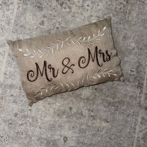 Mr. & Mrs. Pillow
